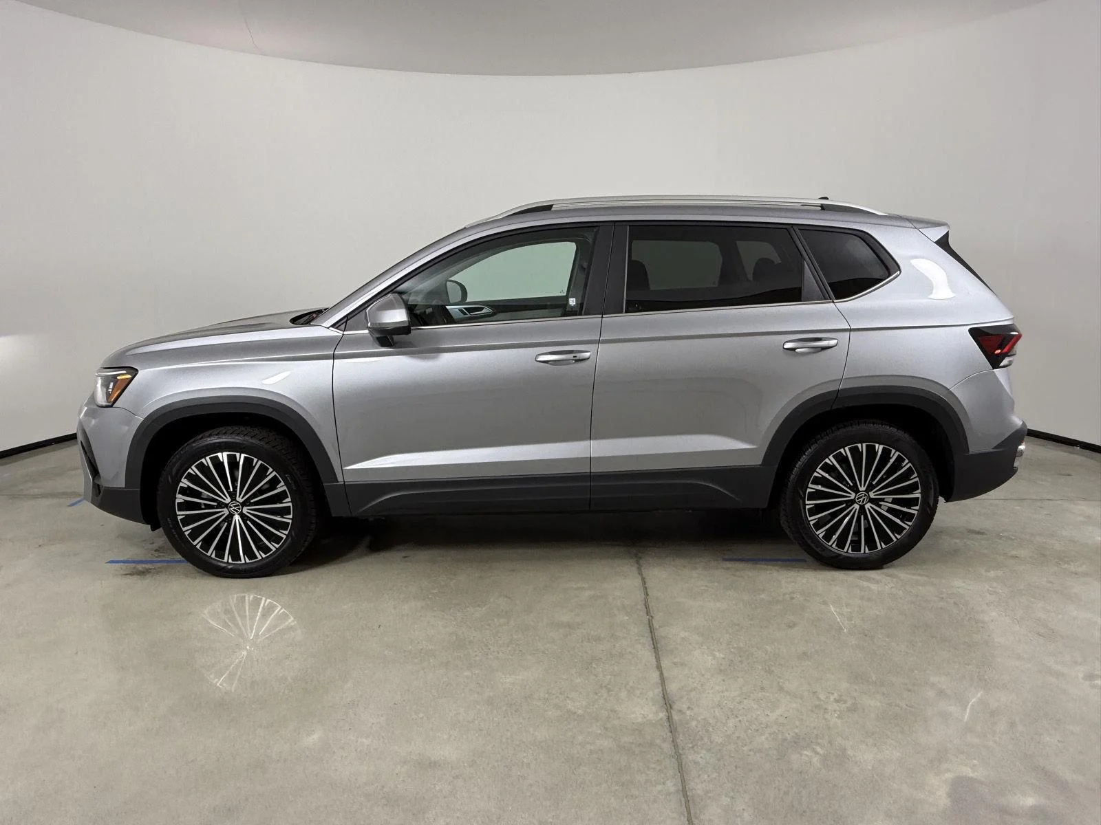 New 2026 Pyrite Silver Metallic Volkswagen SE image 8