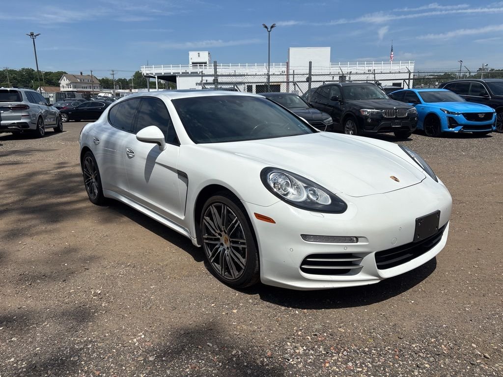 2016 Porsche Panamera 4's photo