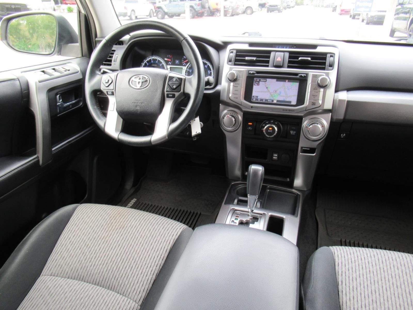 Used 2018 Silver Toyota SR5 image 13