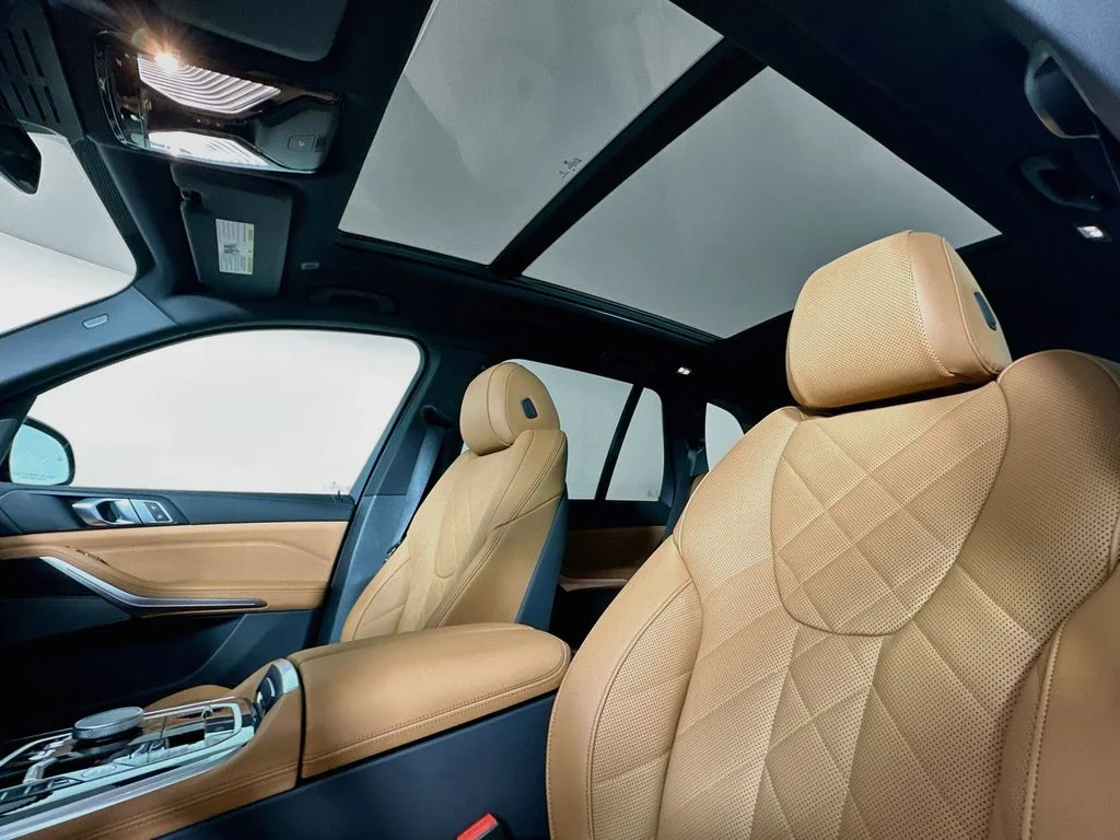 New 2026 Black Sapphire Metallic BMW xDrive50e image 16