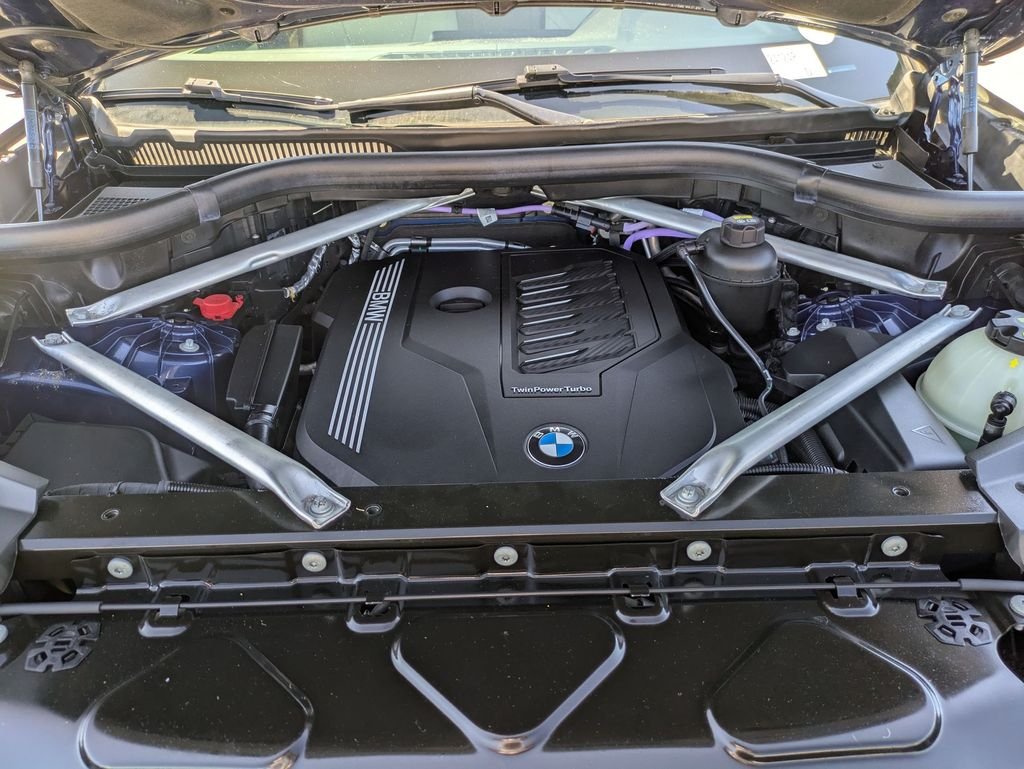 Used 2021 Blue BMW xDrive40i image 10
