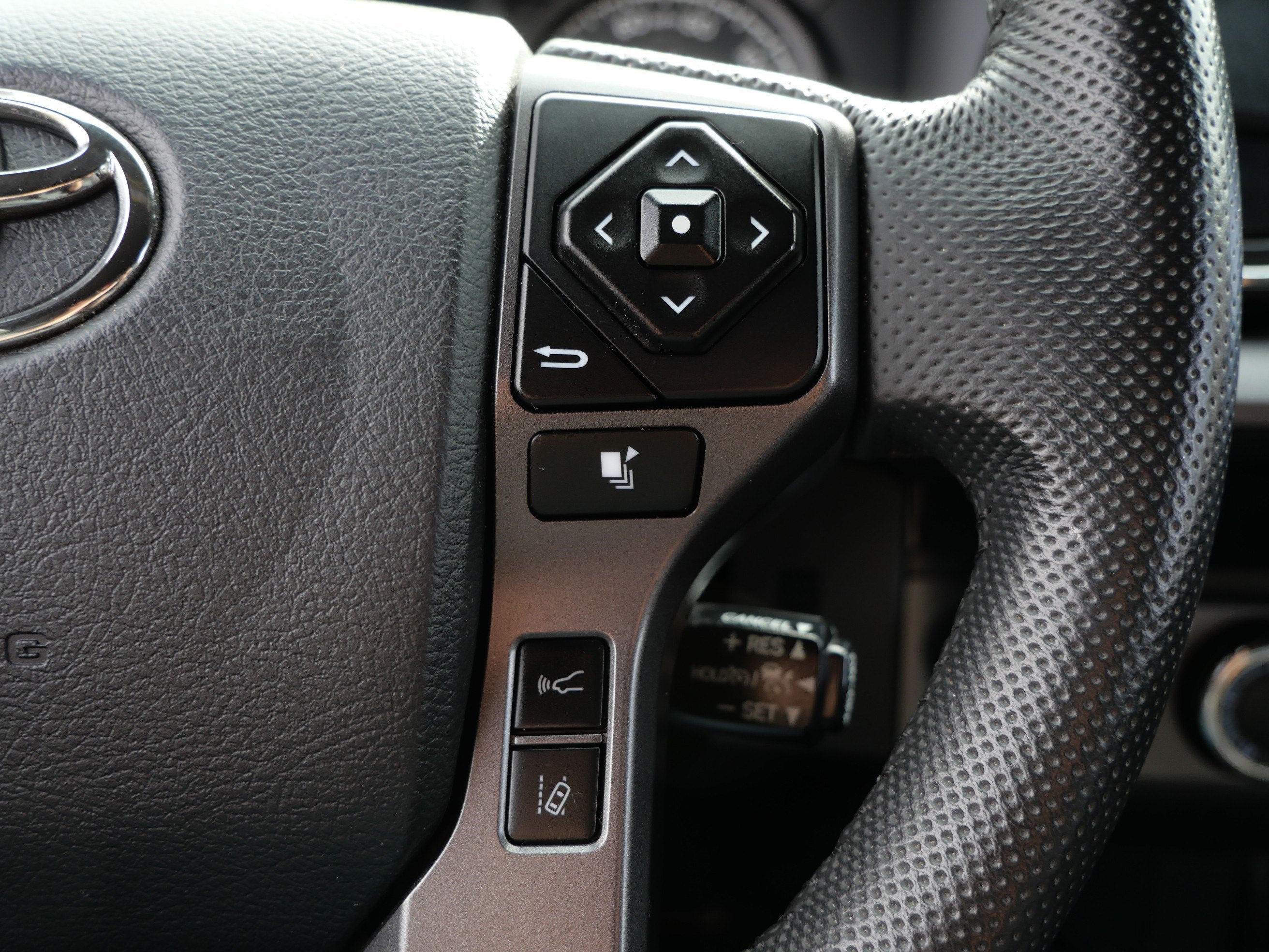 Used 2018 Magnetic Gray Metallic Toyota SR5 image 29