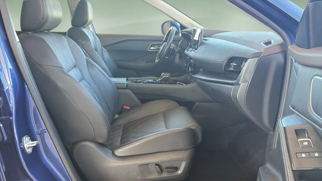 Certified Used 2023 Caspian Blue Metallic Nissan Platinum image 25