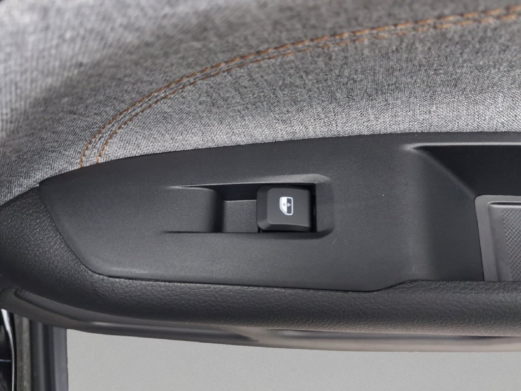 New 2026 Black Jeep Latitude image 28