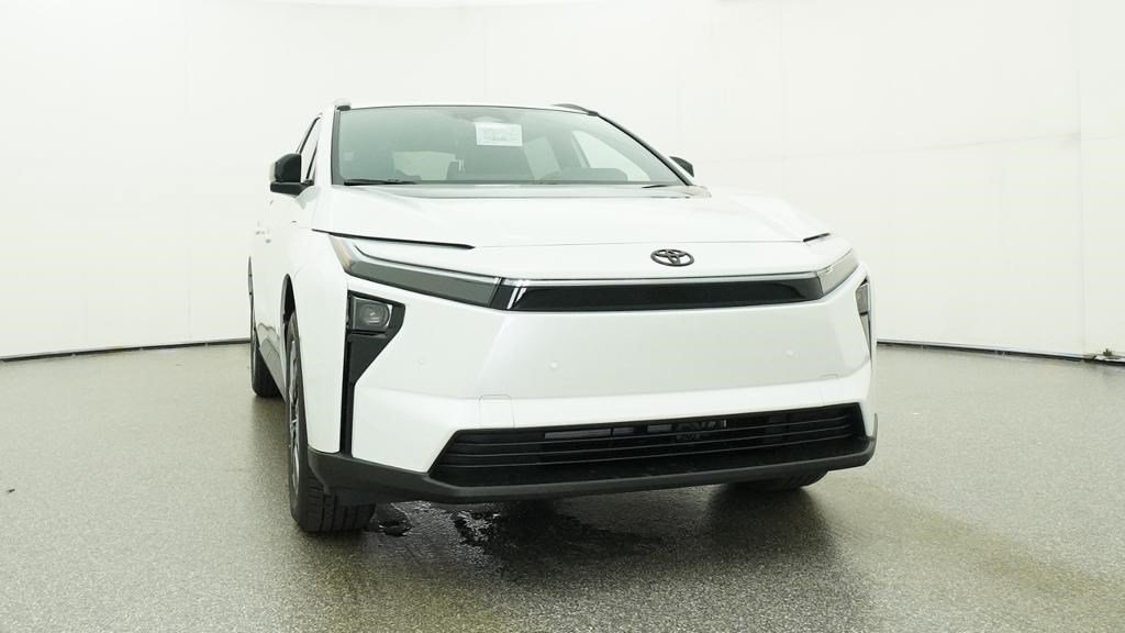 New 2026 Wind Chill Pearl <sup>1</sup> Toyota  XLE image 7