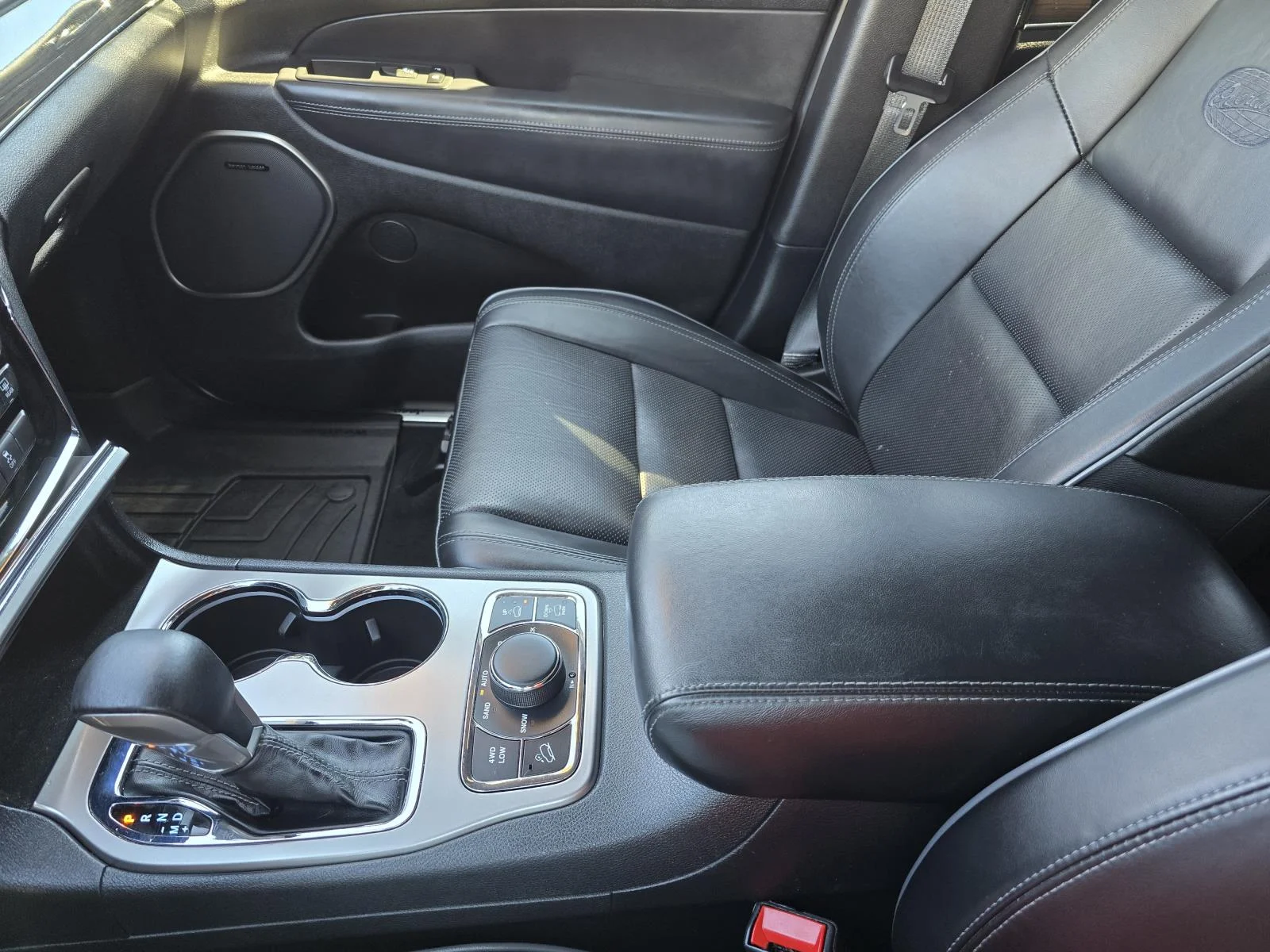 Used 2020 Gray Jeep Overland 4x4 image 18