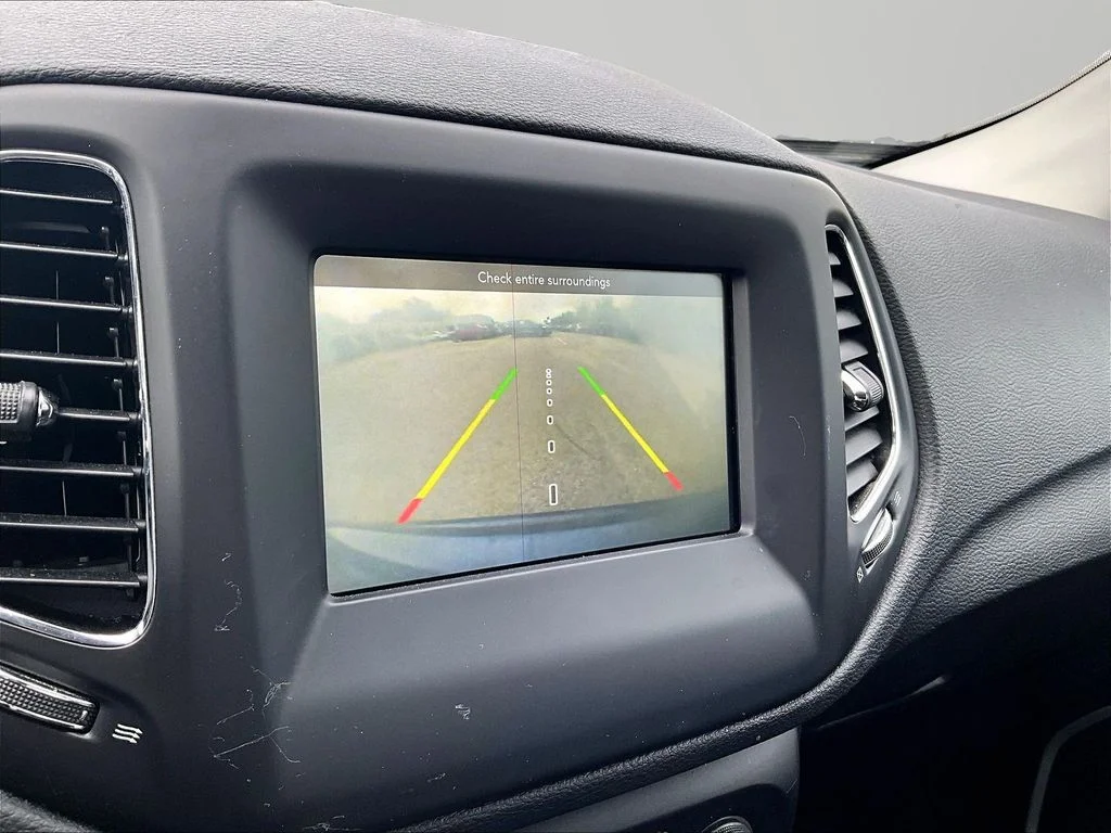 Used 2019 Blue Jeep Latitude image 22