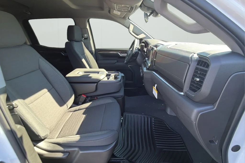 New 2026 Summit White Chevrolet LT (2FL) image 15