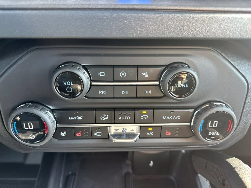New 2026 Avalanche Gray Ford Badlands® image 16
