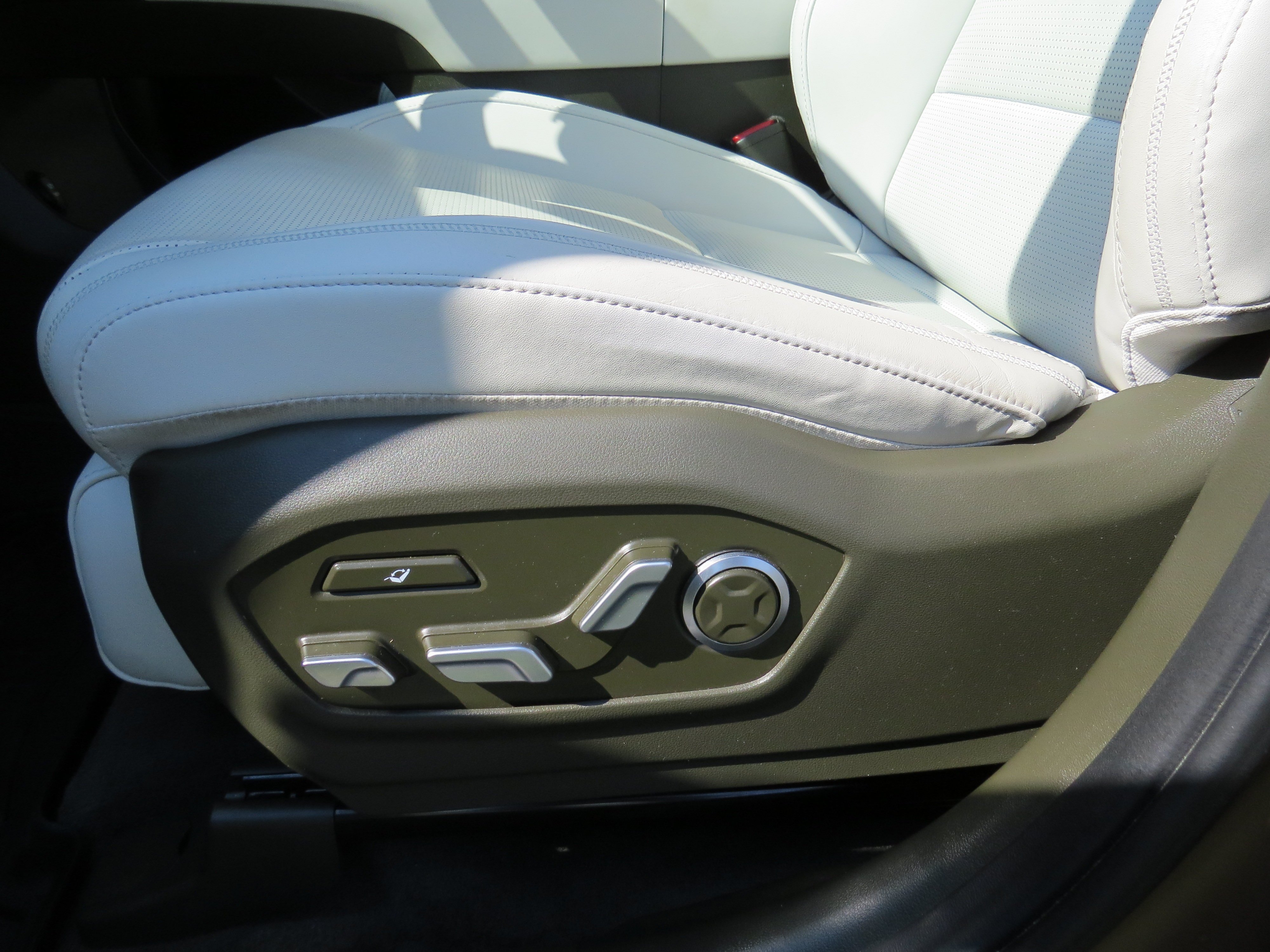 Used 2024 Earthy Brass Matte Hyundai Calligraphy image 12