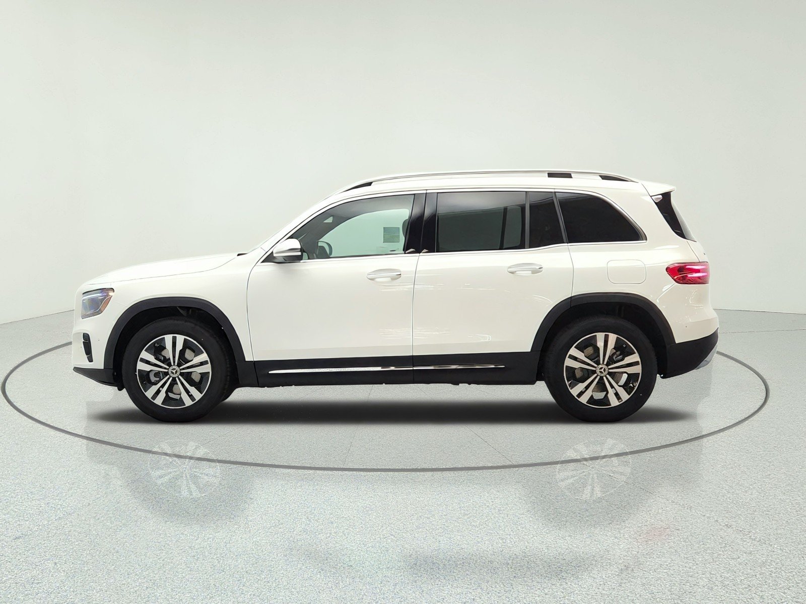New 2026 Polar White Mercedes-Benz GLB 250 SUV image 8