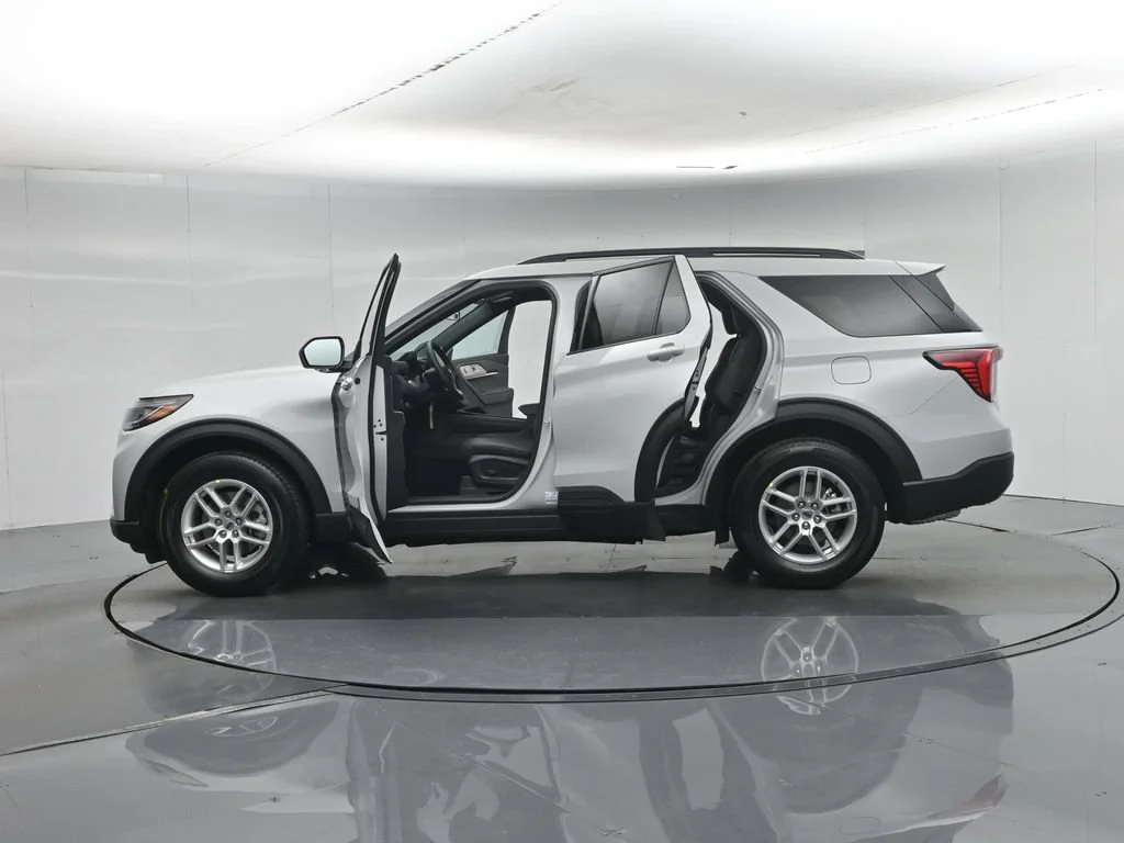 New 2027 Avalanche Gray Ford Active image 4