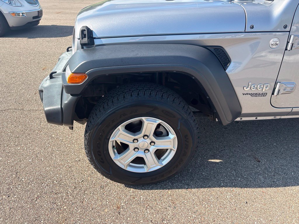 Used 2019 Silver Jeep Sport S image 23