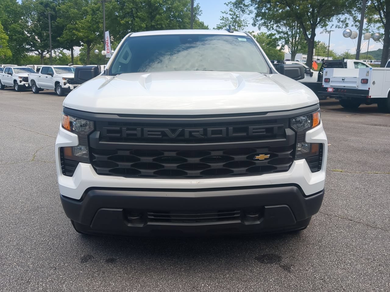 New 2026 Summit White Chevrolet WT image 3