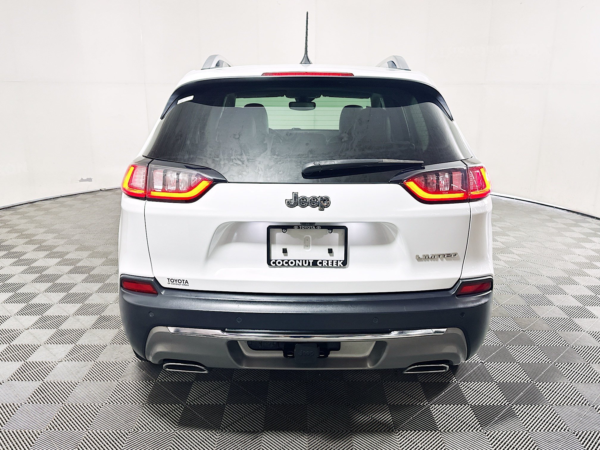 Used 2019 Bright White Clearcoat Jeep Limited image 4