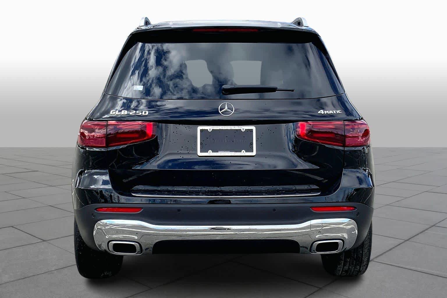 New 2026 Night Black Mercedes-Benz GLB 250 image 4