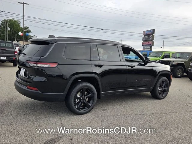 New 2026 Diamond Black Crystal Pearl-Coat Exterior Paint Jeep Limited image 14