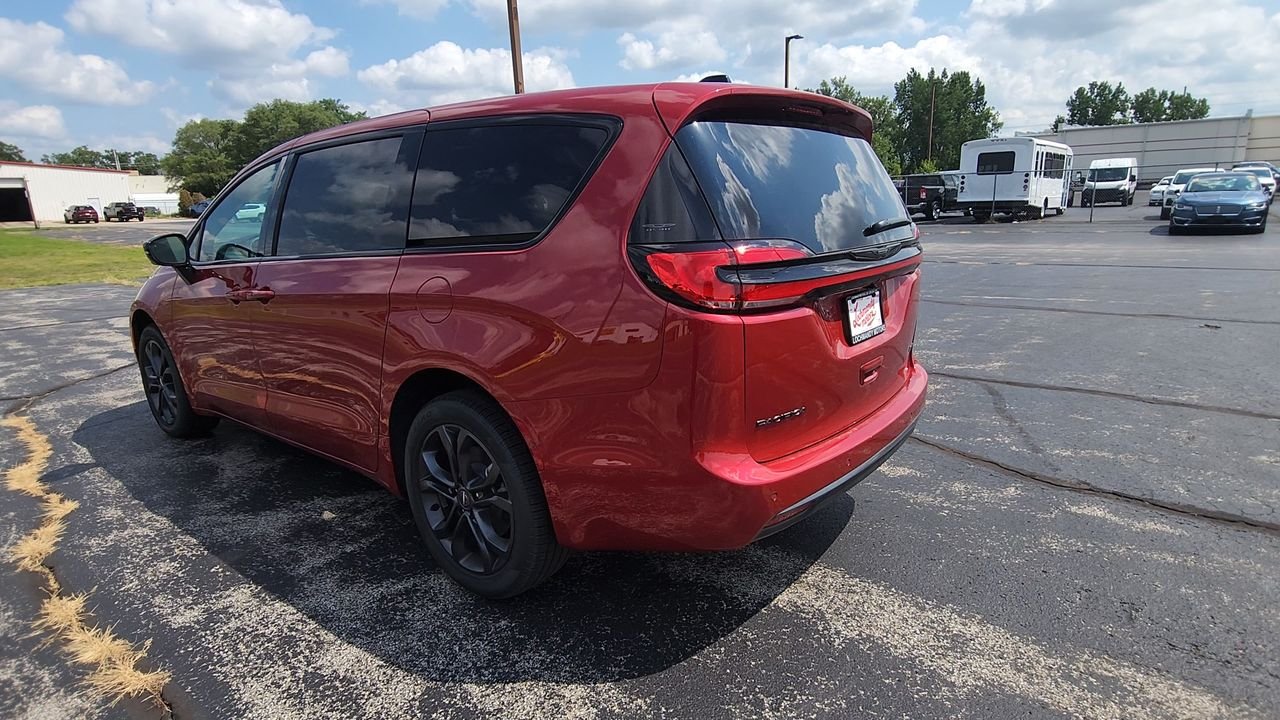 2026 Chrysler Pacifica Select - Photo 6
