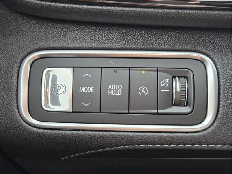 Used 2026 Summit White BUICK 4DR SPORT TOURING image 32