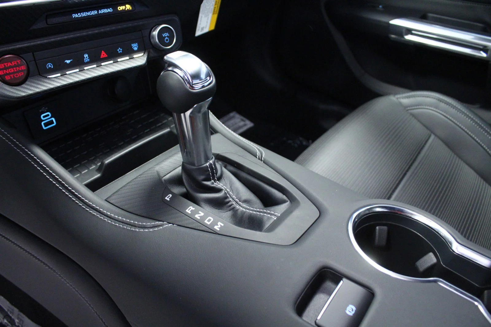 Used 2024 Oxford White Ford GT Premium image 21