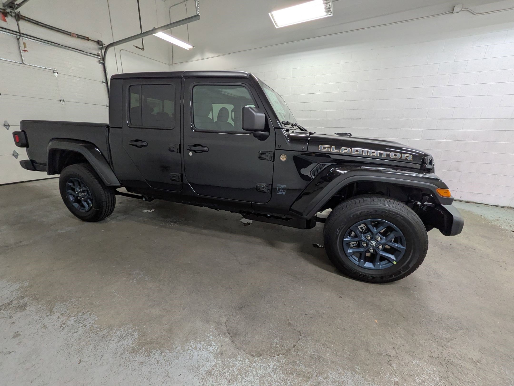 New 2026 Black Clear-Coat Exterior Paint Jeep 85th Anniversary Edition image 3