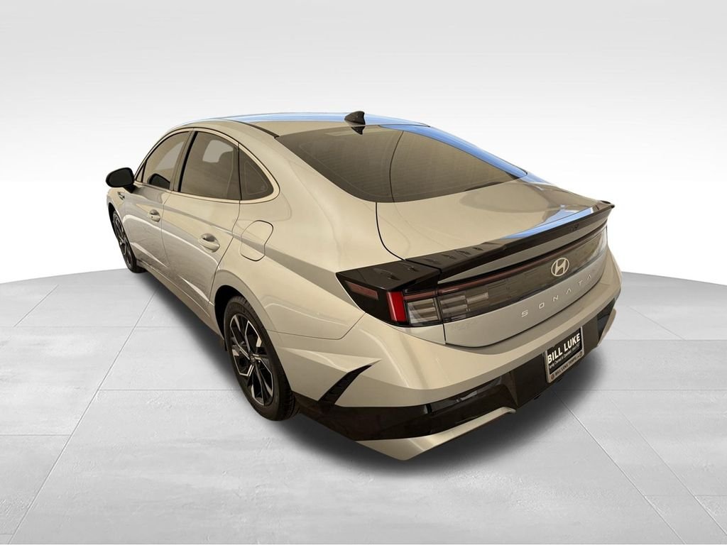 Used 2024 Silver Hyundai SEL image 5