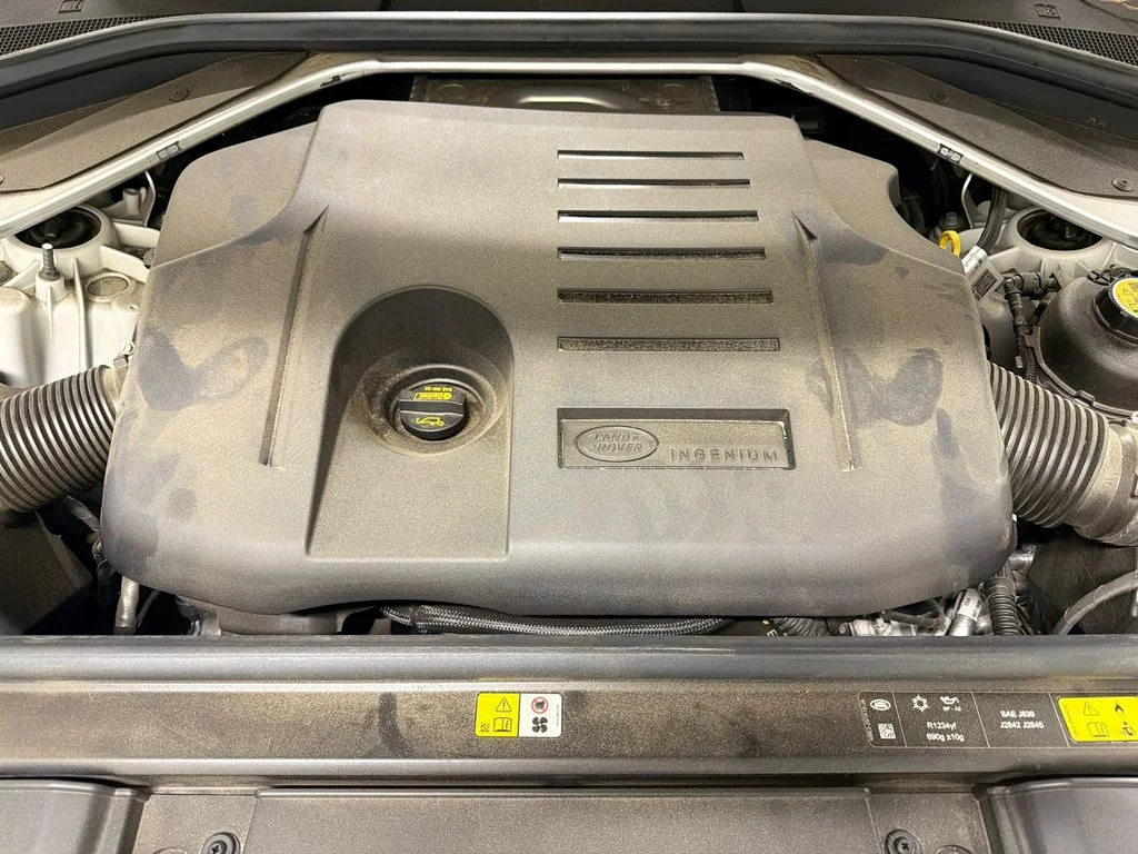 Used 2024  Land Rover SE image 31