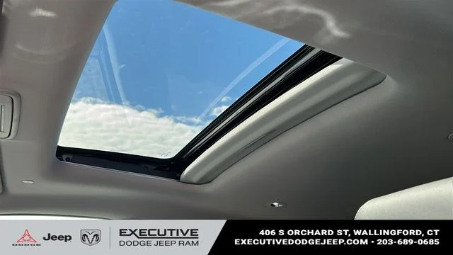 Used 2025  Acura Base image 22