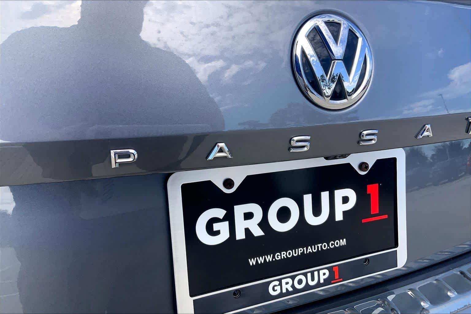 Used 2021 Platinum Gray Metallic Volkswagen 2.0T SE image 10