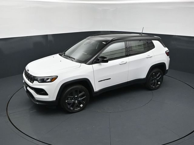 New 2026 Bright White Clear-Coat Exterior Paint Jeep Limited image 14