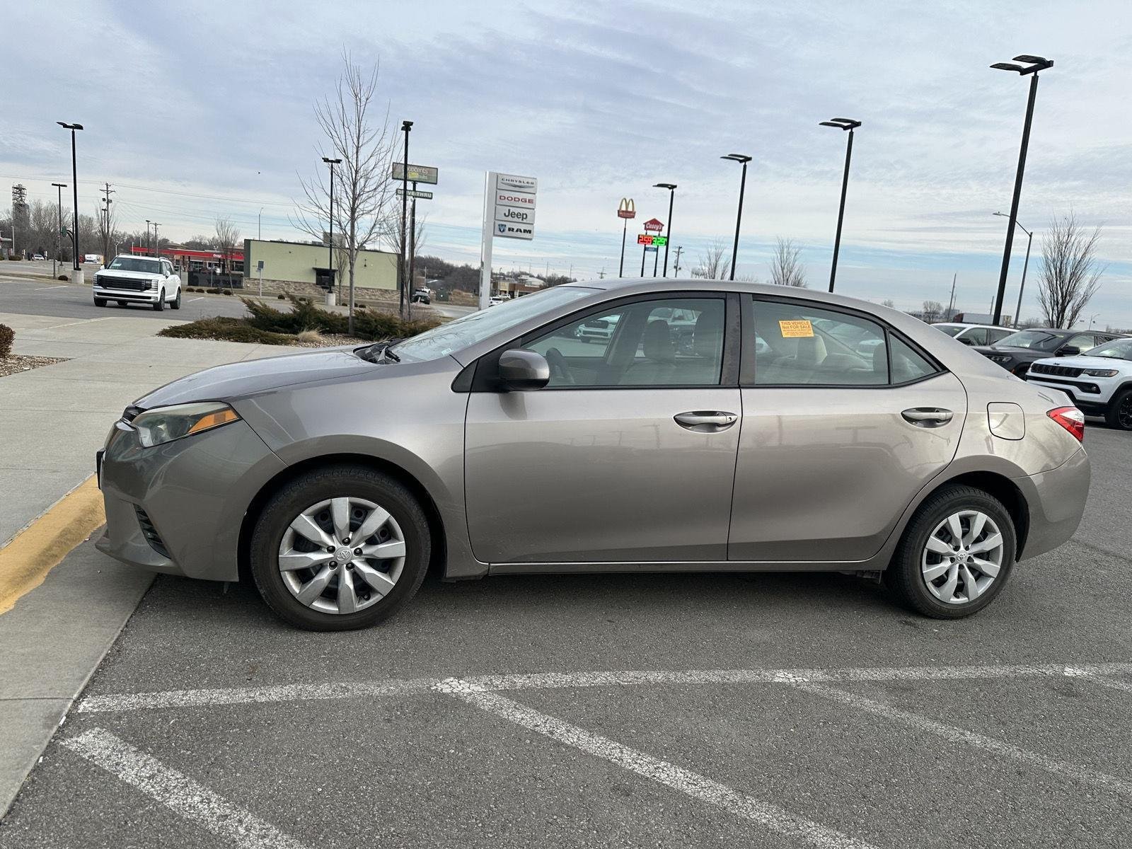 Used 2016 Toyota Corolla LE with VIN 5YFBURHE5GP390272 for sale in Kansas City