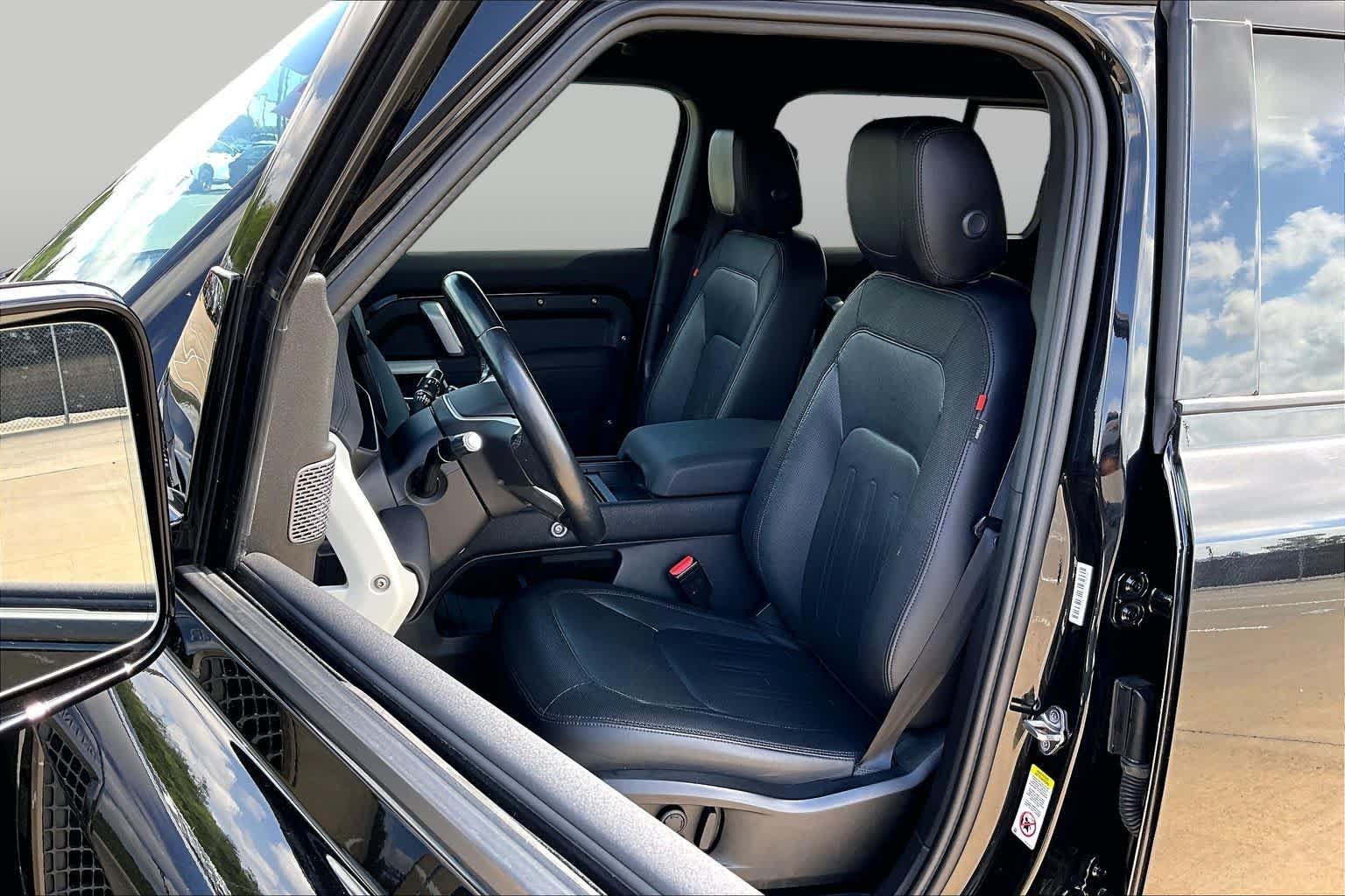 Used 2022 Santorini Black Metallic Land Rover X-Dynamic SE image 8