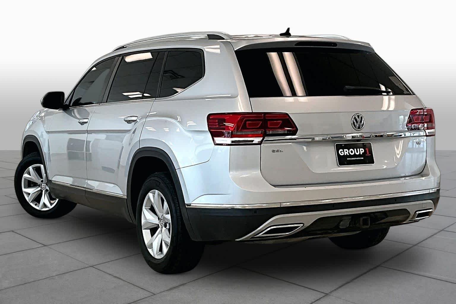 Used 2018 Reflex Silver Metallic Volkswagen 3.6L V6 SEL image 11