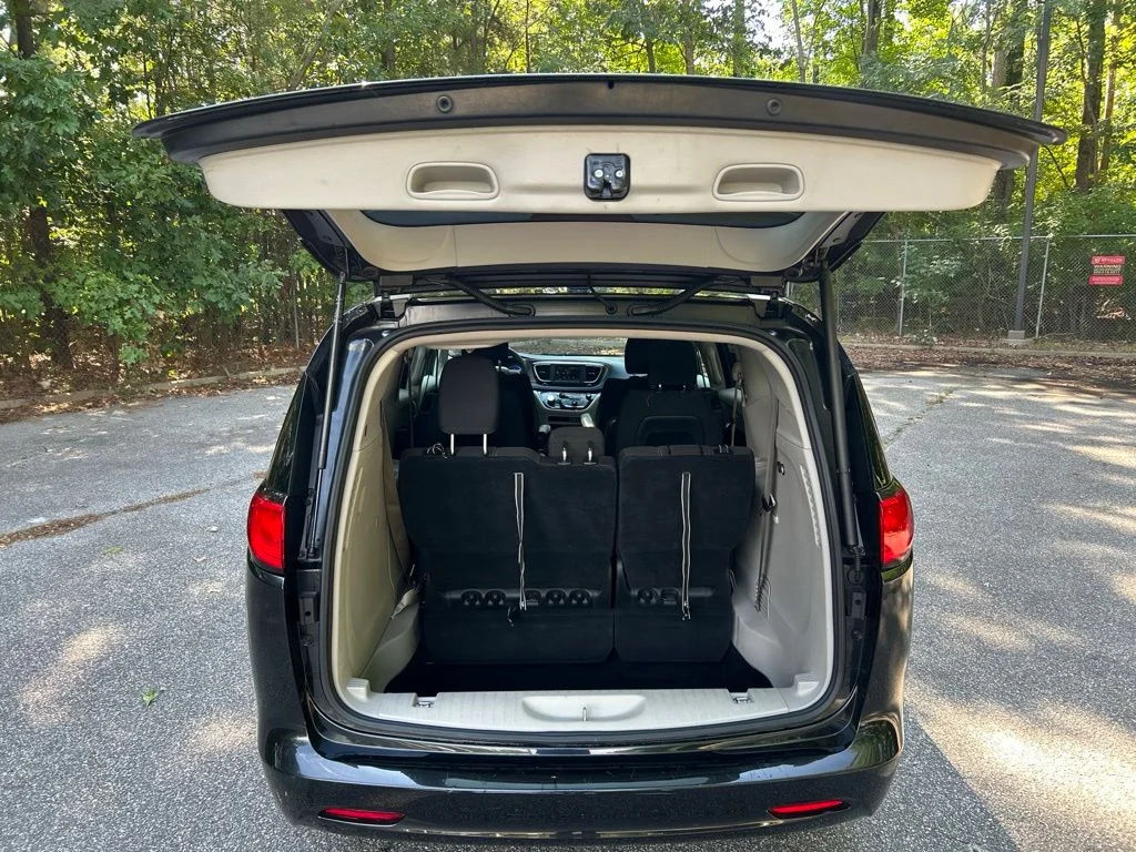 Used 2022 Black Chrysler LX image 29