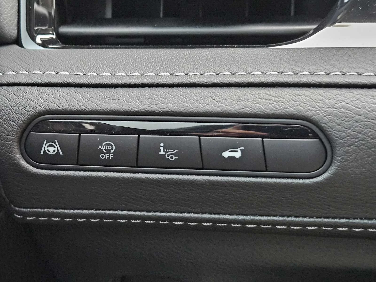 New 2026 RADIANT WHITE INFINITI Luxe 2WD image 16