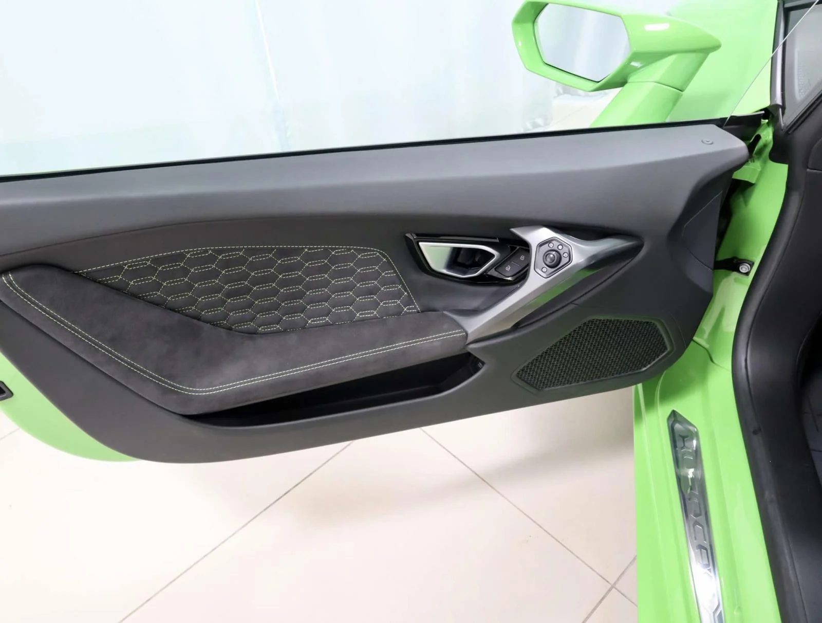 Used 2018 Verde Mantis Pearl Effect Lamborghini RWD Coupe image 15