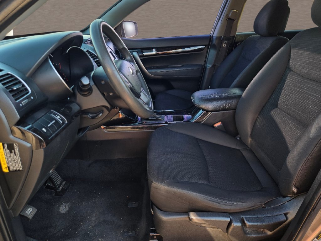 Used 2015 Silver Kia LX image 19