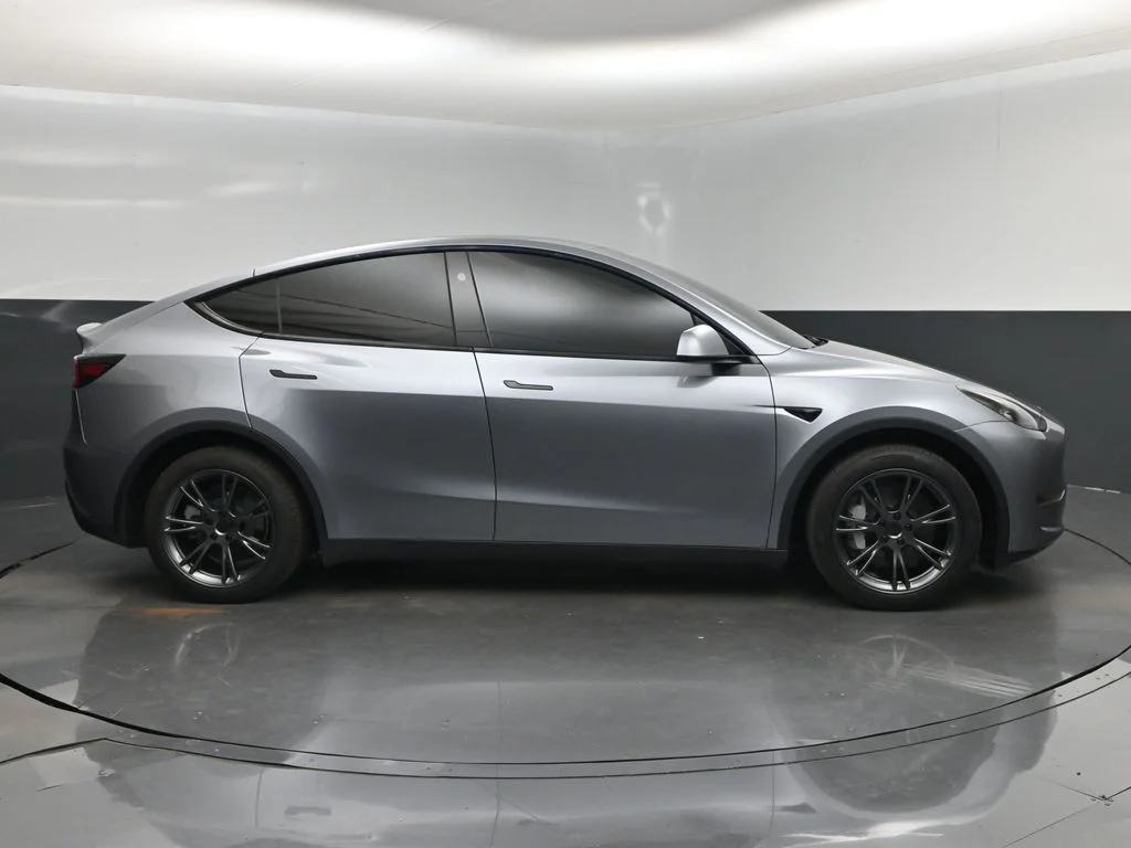 Used 2024 Tesla Model Y Long Range with VIN 7SAYGDEE1RA300543 for sale in Gastonia, NC