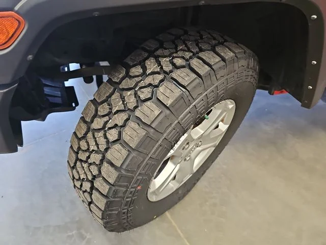Used 2023 Red Jeep Sport S image 29