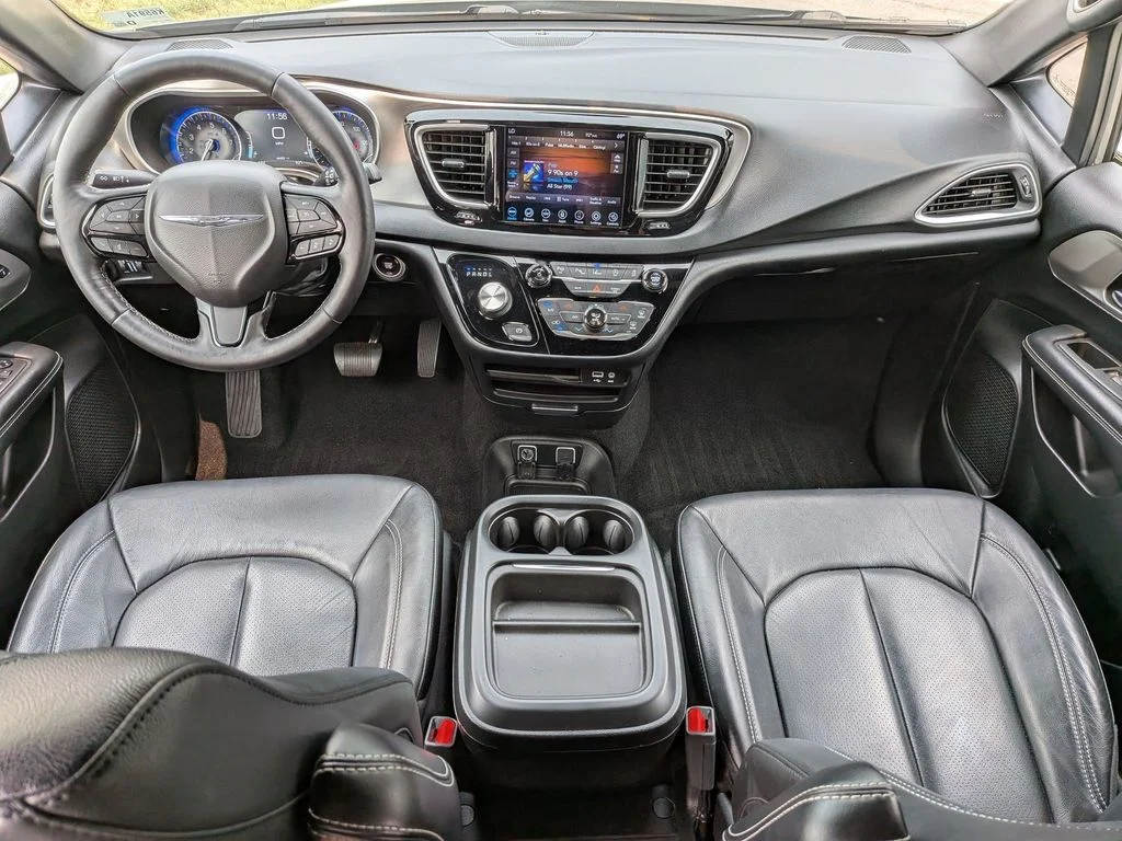 Used 2020 White Chrysler Launch Edition image 25