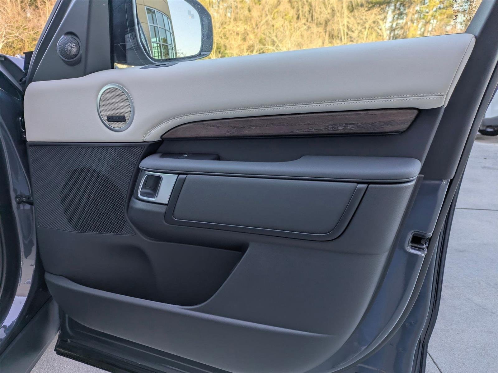 Used 2026 Varesine Blue Metallic Land Rover S image 33