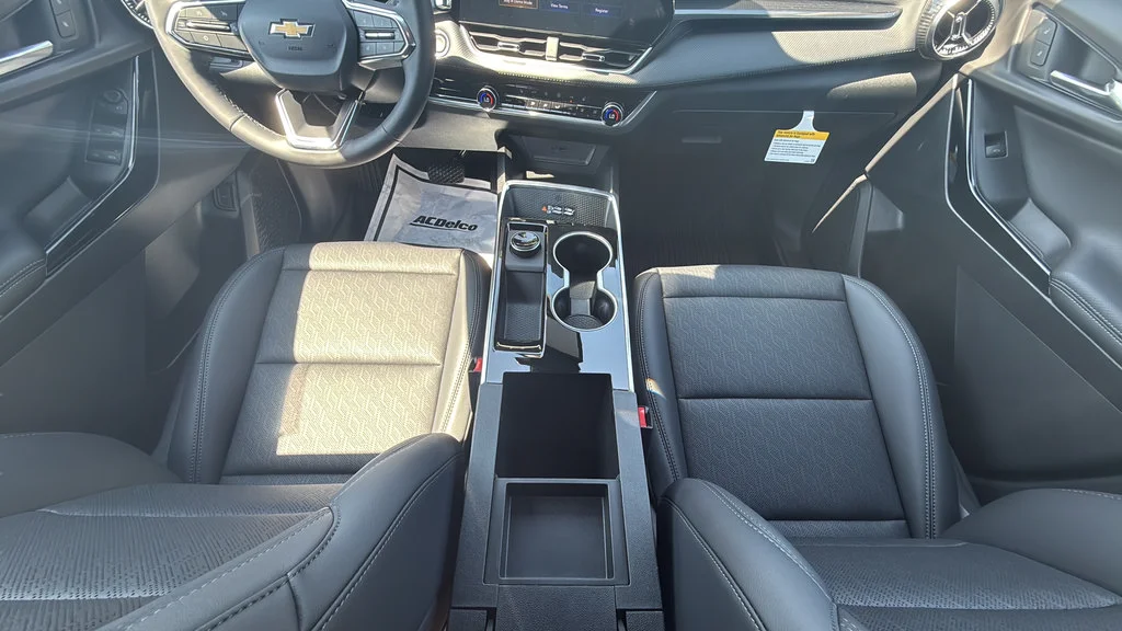 New 2027 Mosaic Black Metallic Chevrolet FWD LT image 38