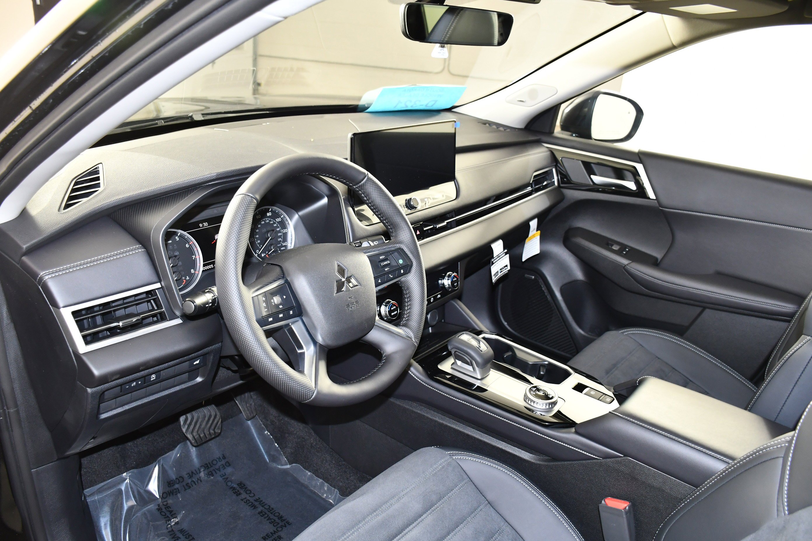 New 2026 Black Diamond Mitsubishi SE image 2