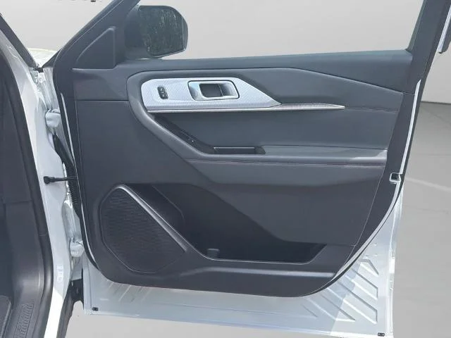 New 2026 Star White Metallic Tri-Coat Ford Active image 26