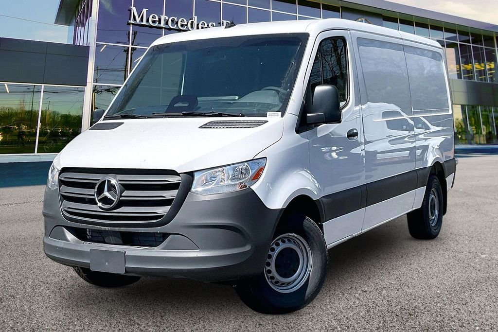 New 2025 Arctic+White Mercedes-Benz Cargo 144 WB image 2