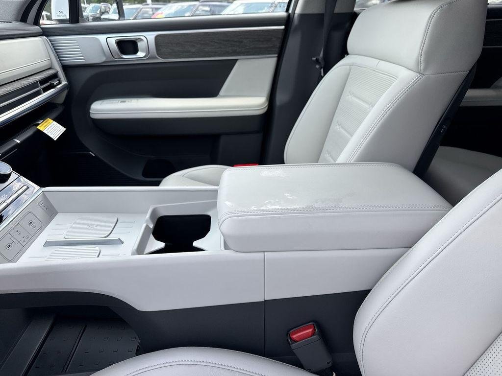 New 2026 White Hyundai Limited FWD image 24