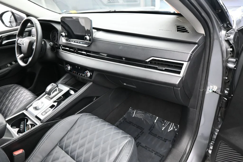 Used 2022 Silver Mitsubishi SEL image 44