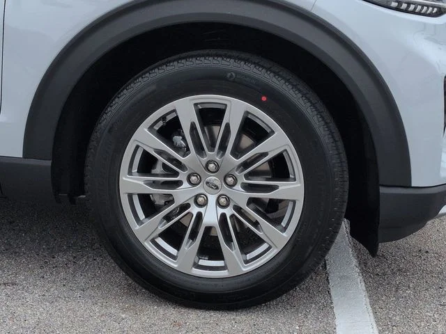 New 2026 Space White Metallic Ford Platinum™ image 11
