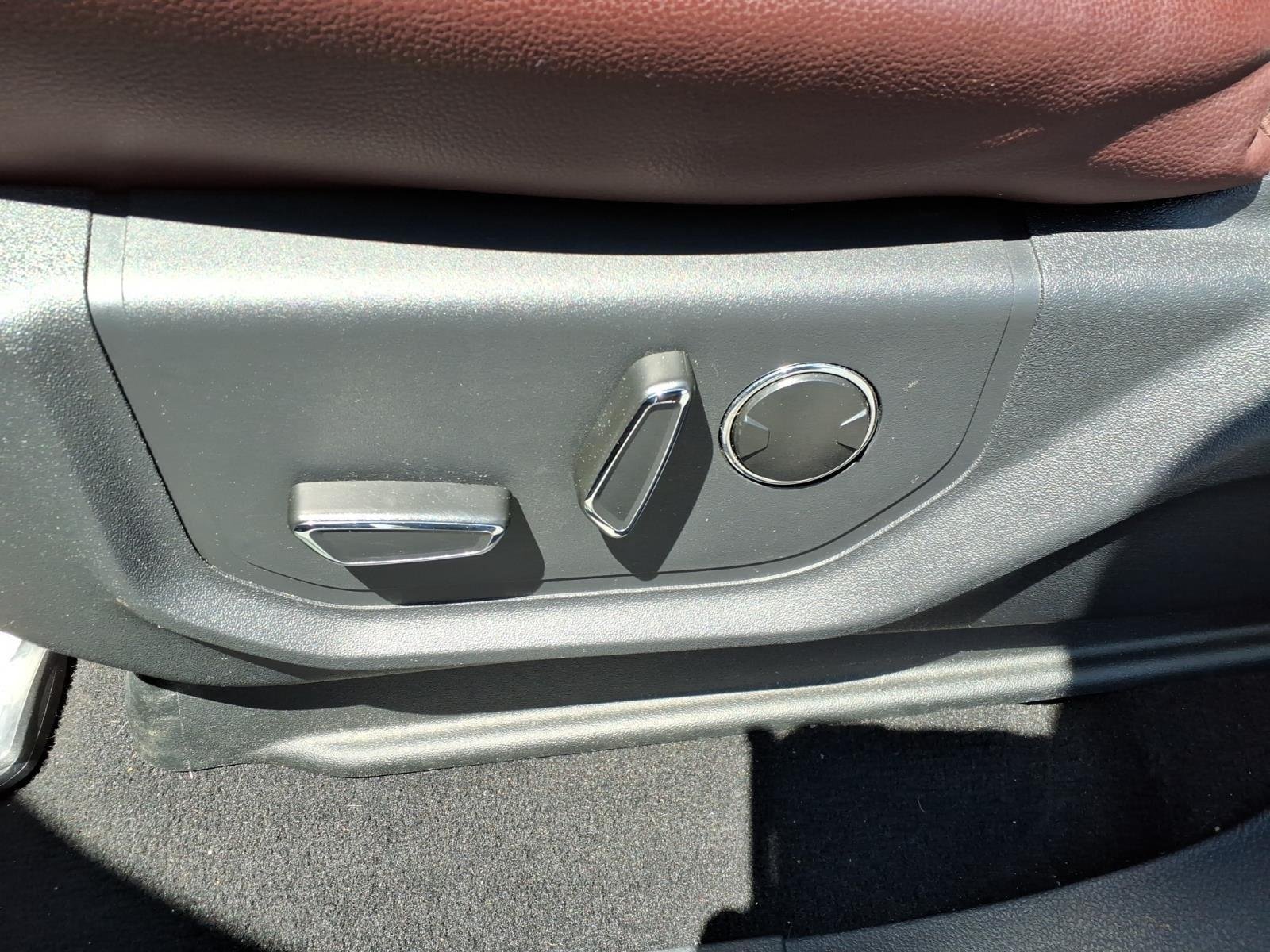 Used 2024  Ford Limited image 11
