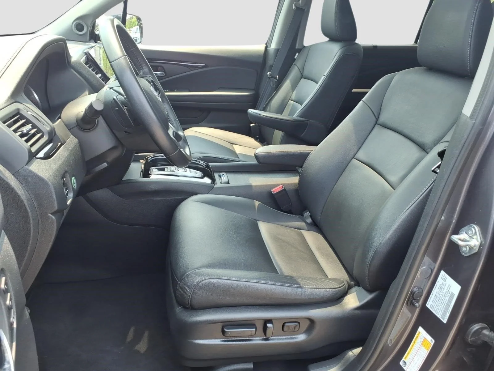 Used 2021 Crystal Black Pearl Honda Touring 8 Passenger image 12